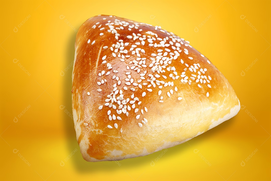 Lanche delicioso esfirra tradicional