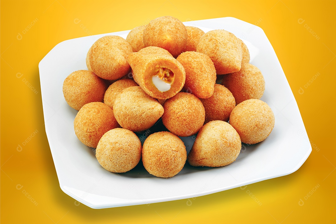 Coxinha de frango catupiry salgadinho brasileiro