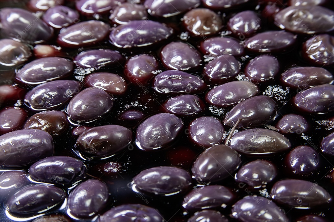 Oliva preta em água