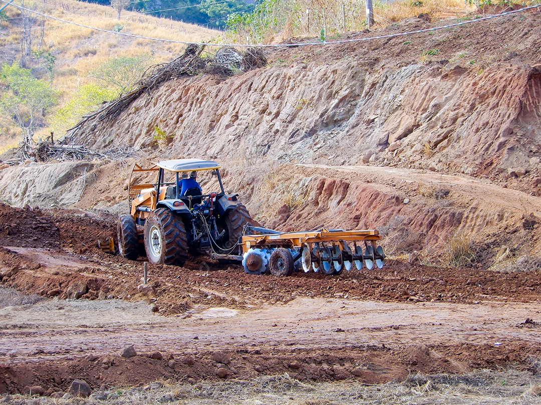 Trator terraplanagem