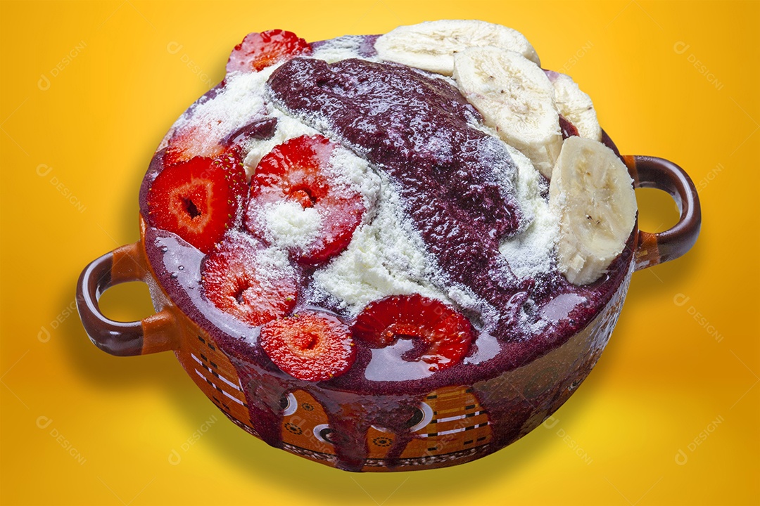 Açaí com frutas e leite em pó