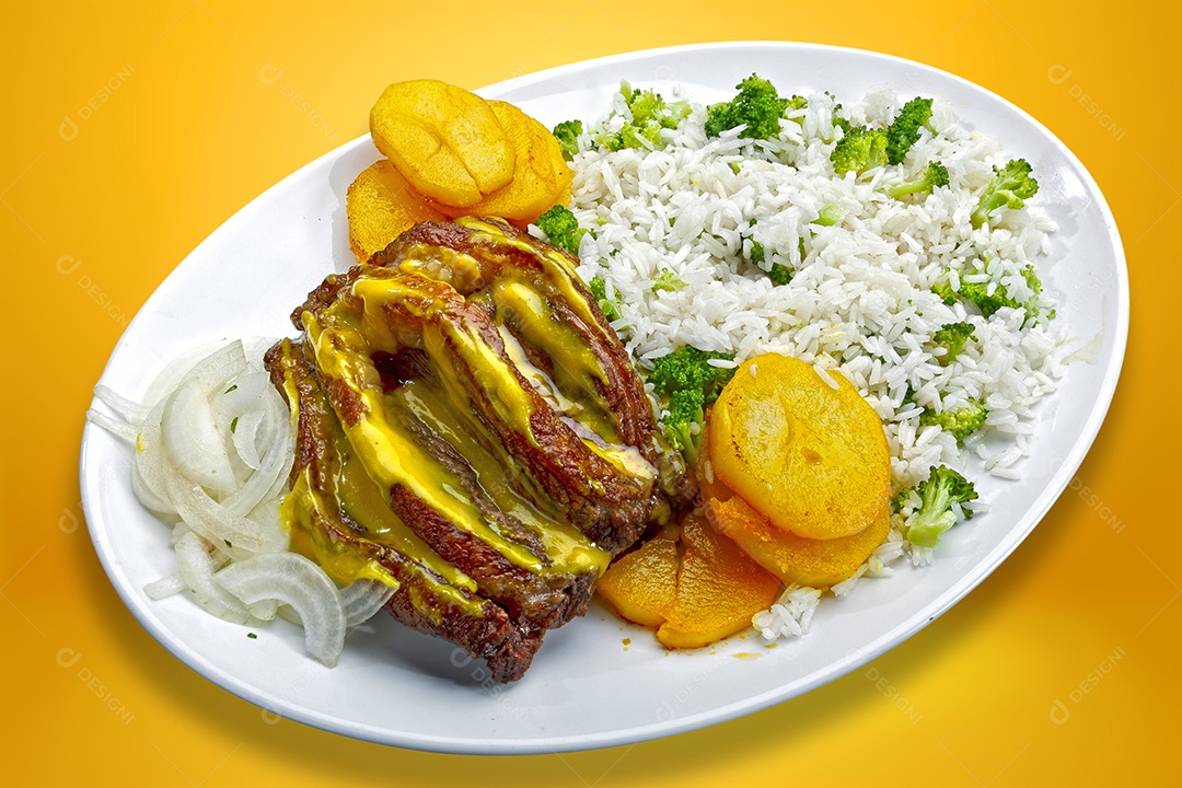 Carne com mostarda e arroz com hortaliças e batatas