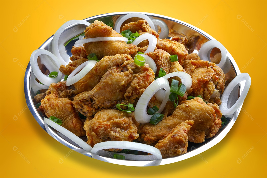 Frango empanado com cebola