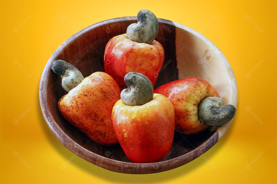 Cajus fresco sobre uma tigela