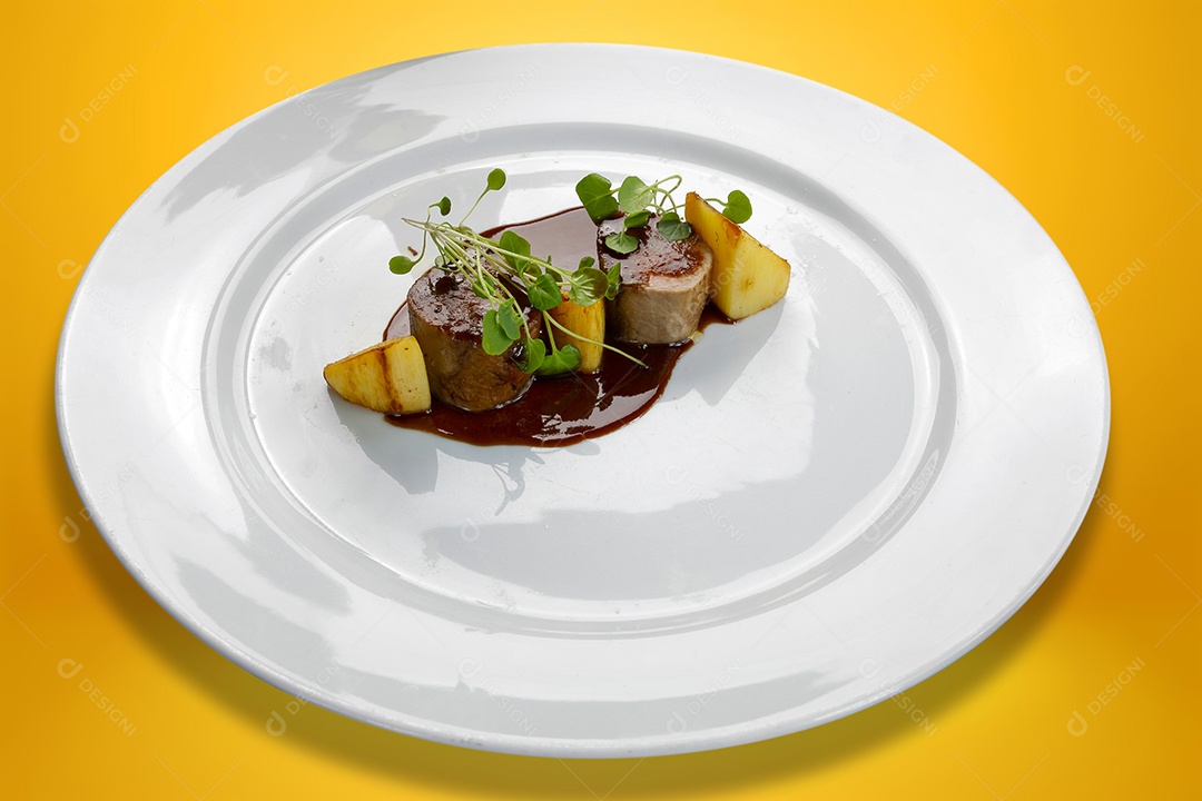 Carne com batatas gourmet molho