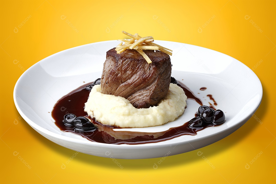 Filé grelhado com purê de batata