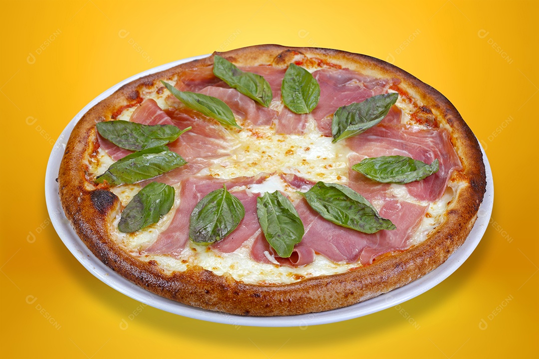 Pizza de presunto parma com folhas der manjericão