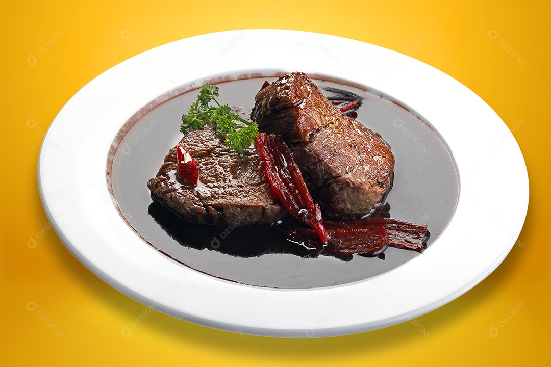 Filé mignon ao molho de vinho tinto