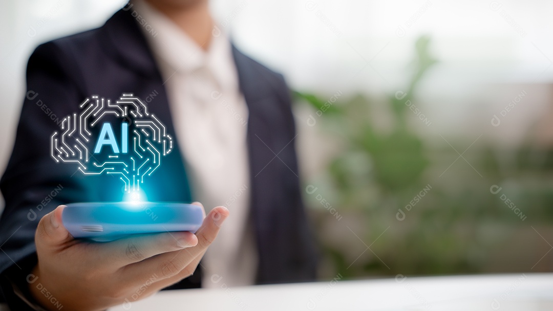 Empresário utilizando painel de interface virtual