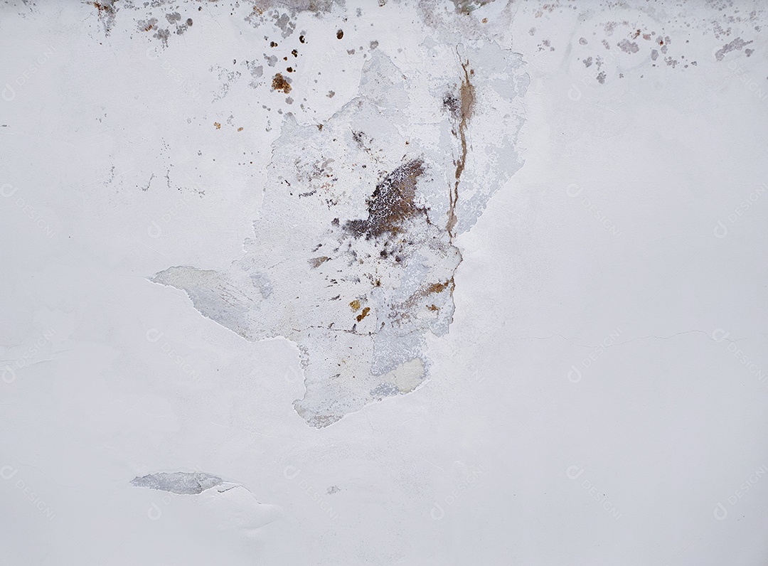 Tinta descascando no teto