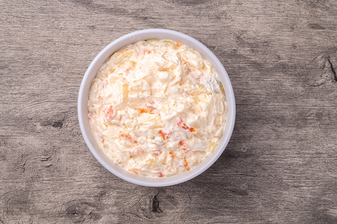 Imagem mostra uma Salada Russa, também conhecida como Salada Olivier