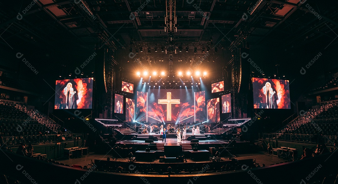 Cruz em parede em evento evangélico