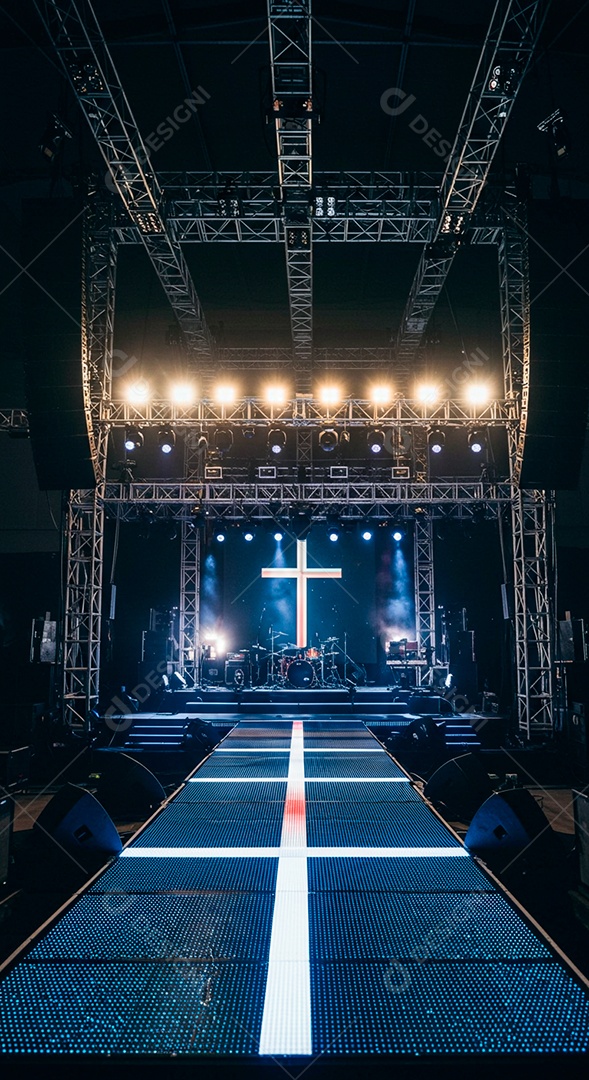 Cruz em parede em evento evangélico