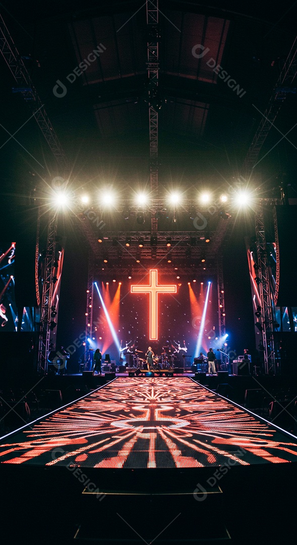 Cruz em parede em evento evangélico