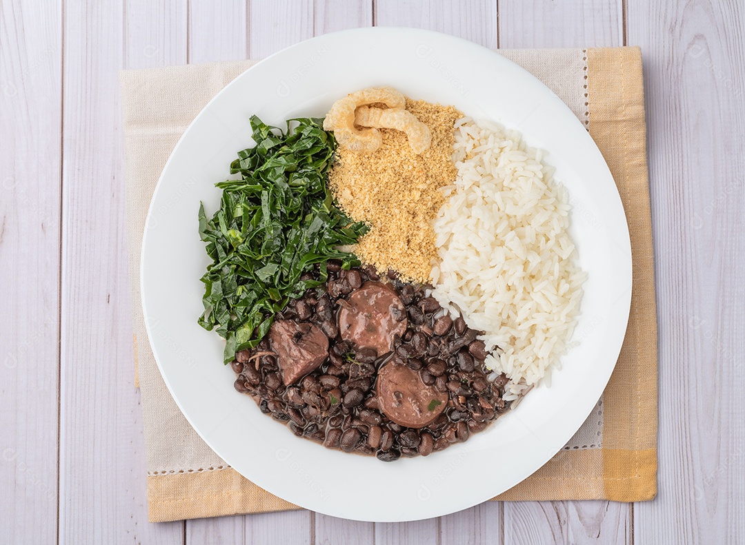 Imagem mostra um prato de feijoada à brasileira