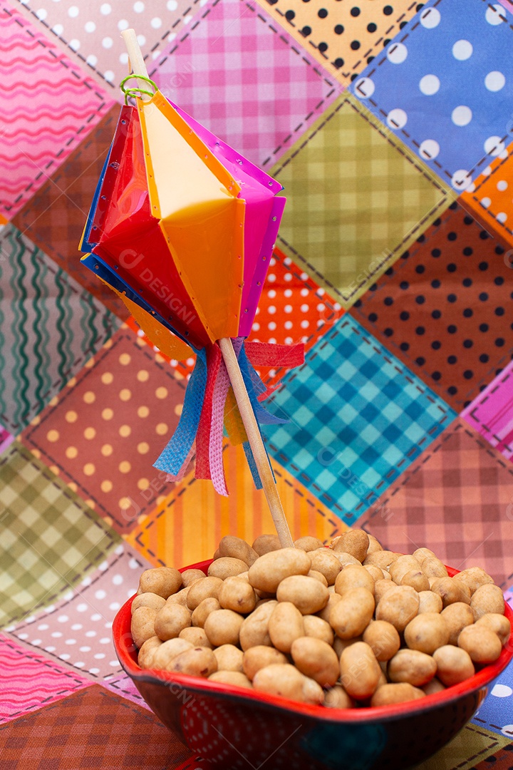 Alimento típico de festa junina em uma colorida