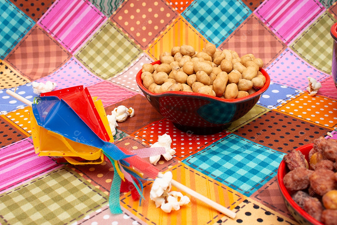 Alimento típico de festa junina em uma colorida