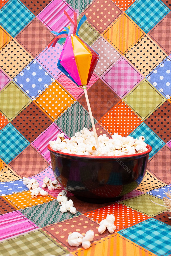 Alimento típico de festa junina em uma colorida