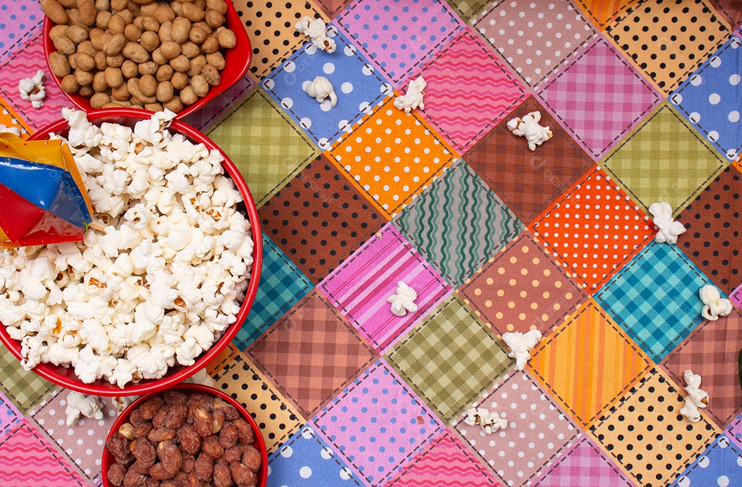 Alimento típico de festa junina em uma colorida