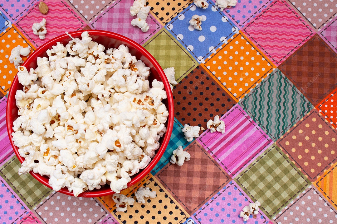 Alimento típico de festa junina em uma colorida