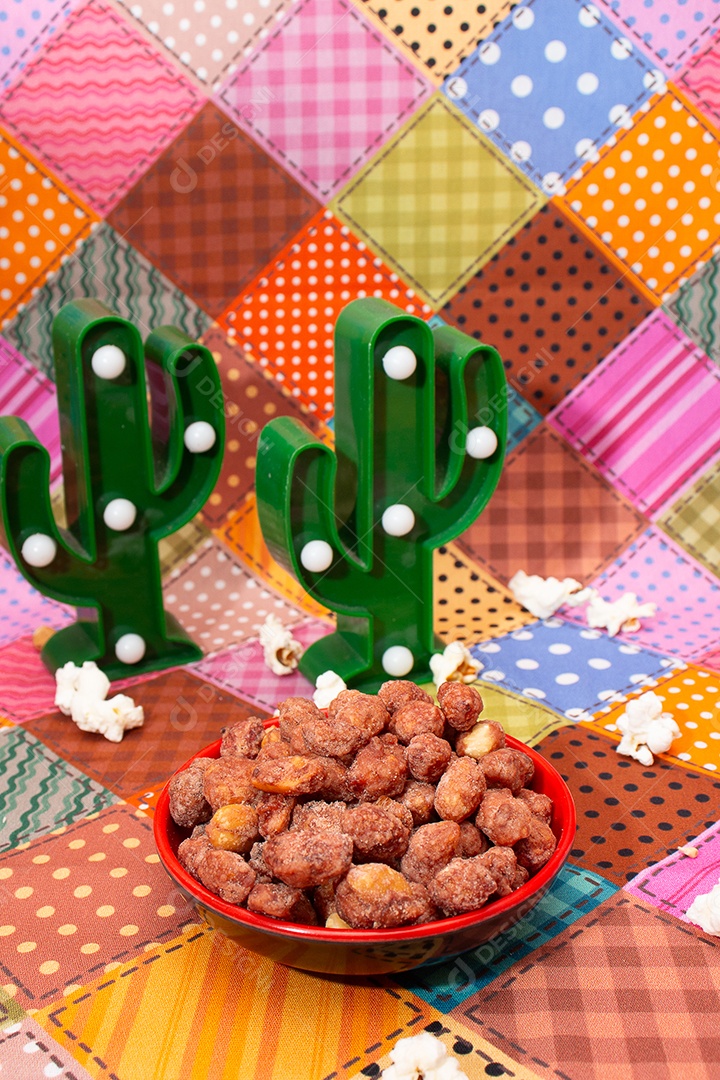 Alimento típico de festa junina em uma colorida