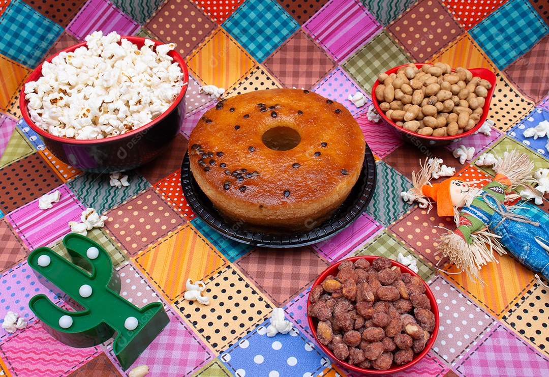 Alimento típico de festa junina em uma colorida