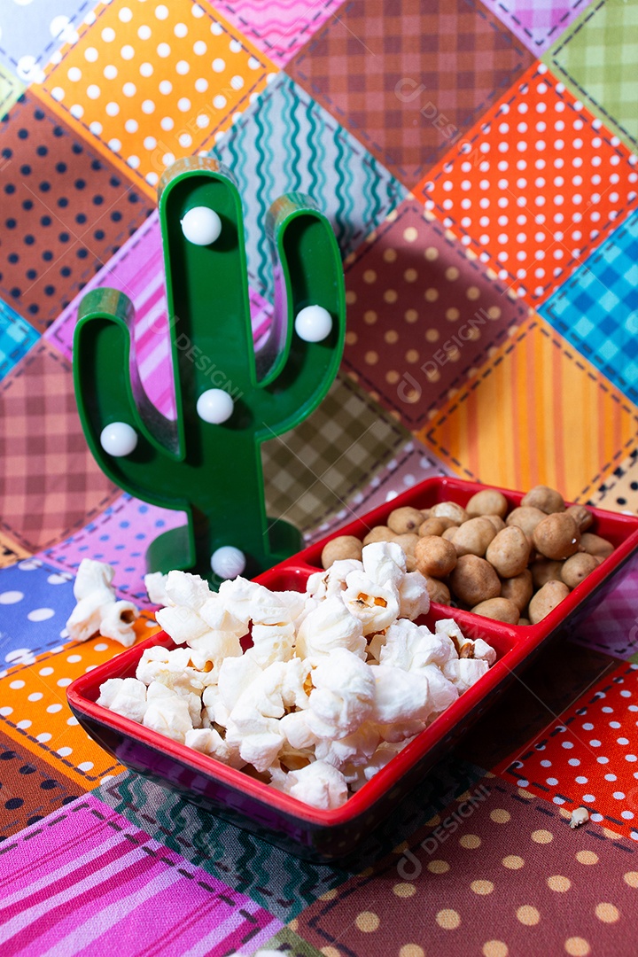 Alimento típico de festa junina em uma colorida