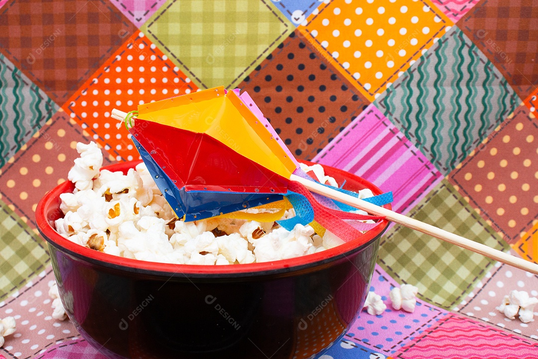 Alimento típico de festa junina em uma colorida