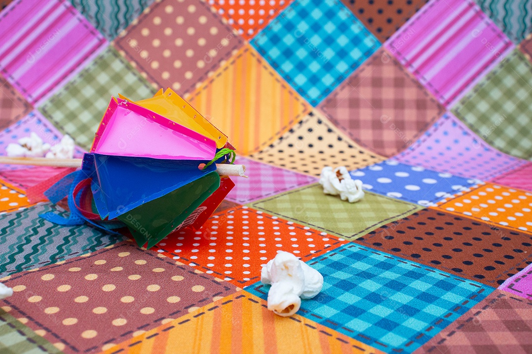 Alimento típico de festa junina em uma colorida