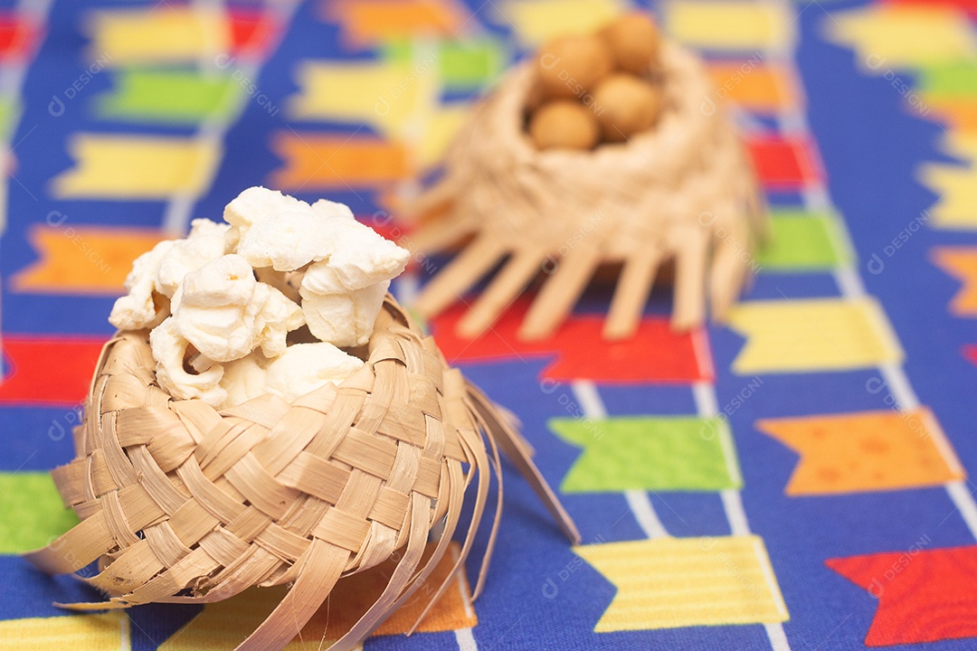 Alimento típico de festa junina em uma colorida