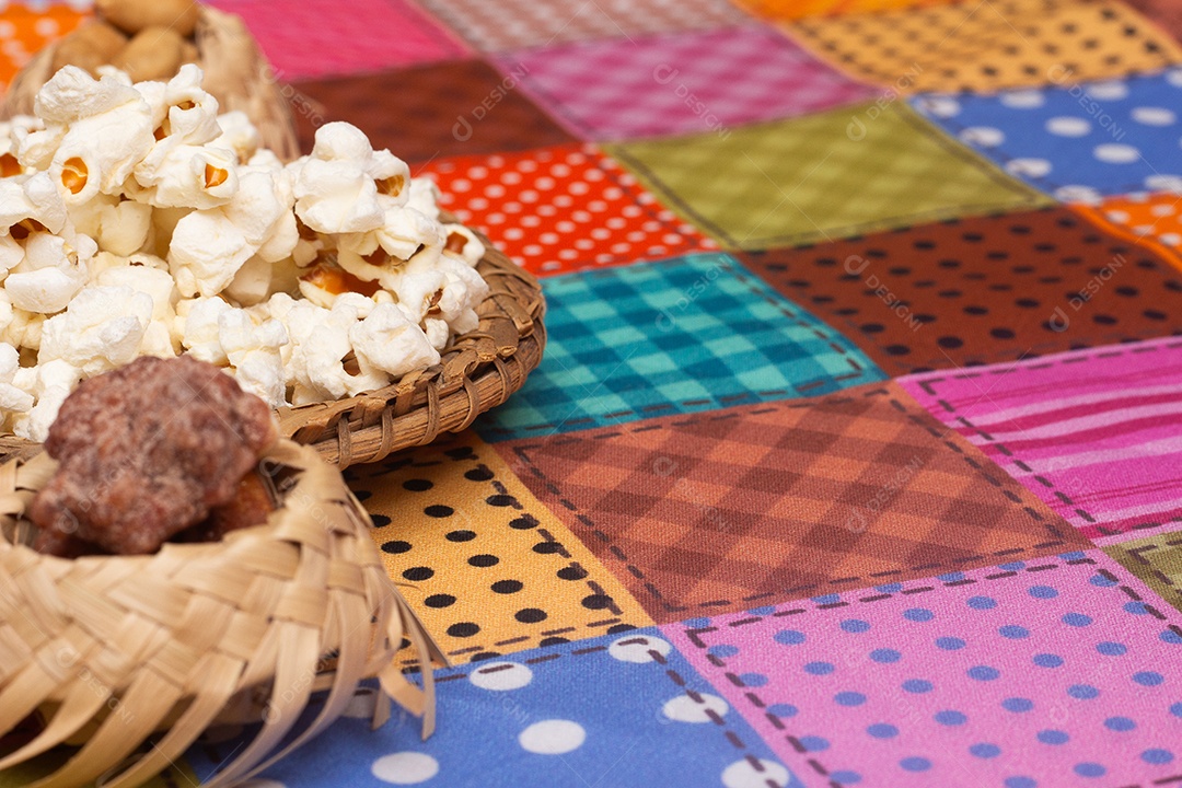 Alimento típico de festa junina em uma colorida