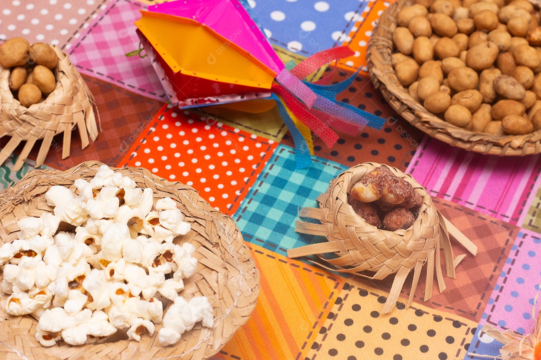 Alimento típico de festa junina em uma colorida