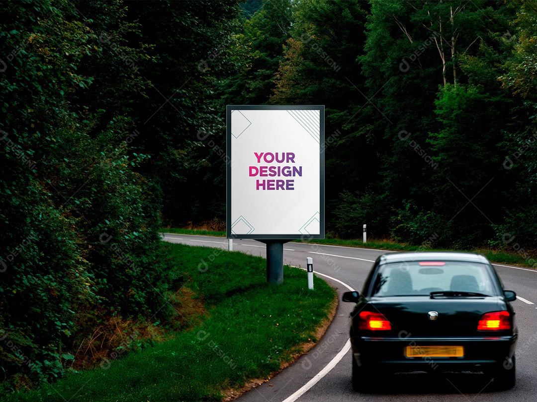 Outdoor na Curva de um Estrada Mockup PSD Editável