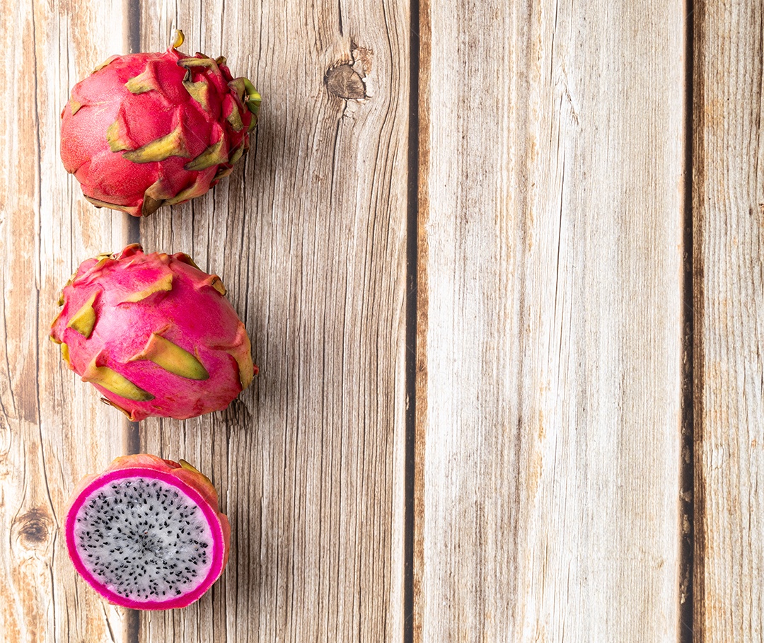 Imagem exibe pitayas, também conhecidas como fruta-do-dragão