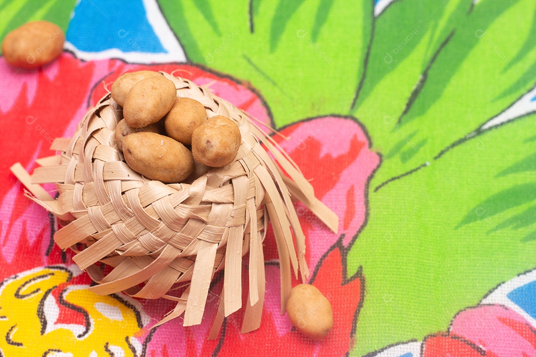 Alimento típico de festa junina em uma colorida