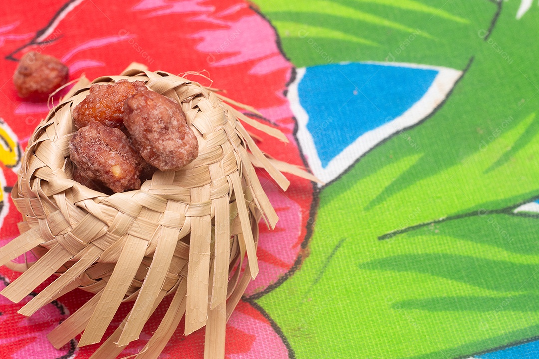 Alimento típico de festa junina em uma colorida