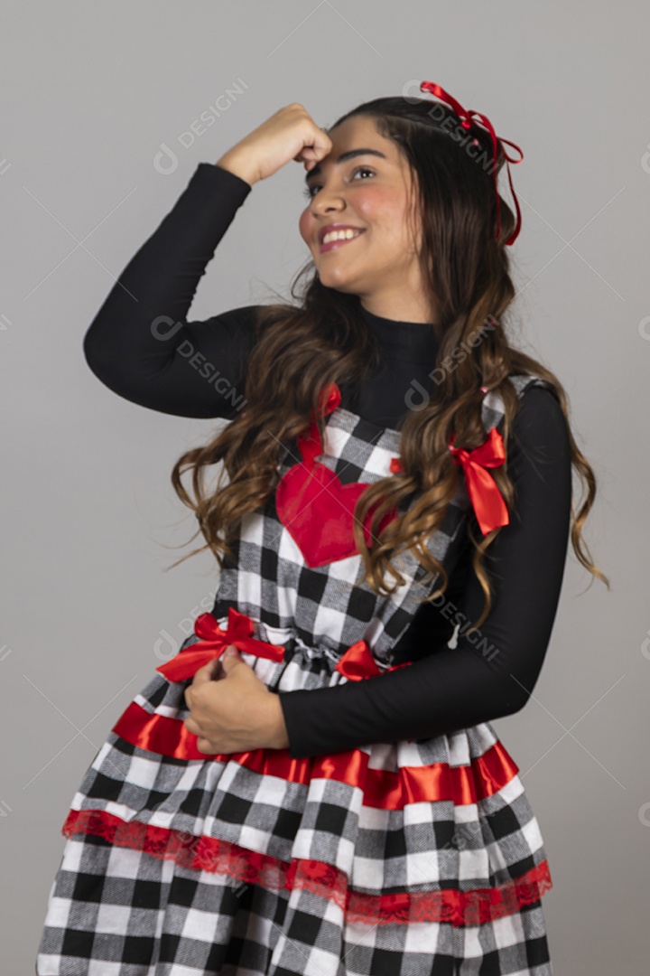 Linda mulher jovem garota celebrando festa juninas usando roupas típica de São João