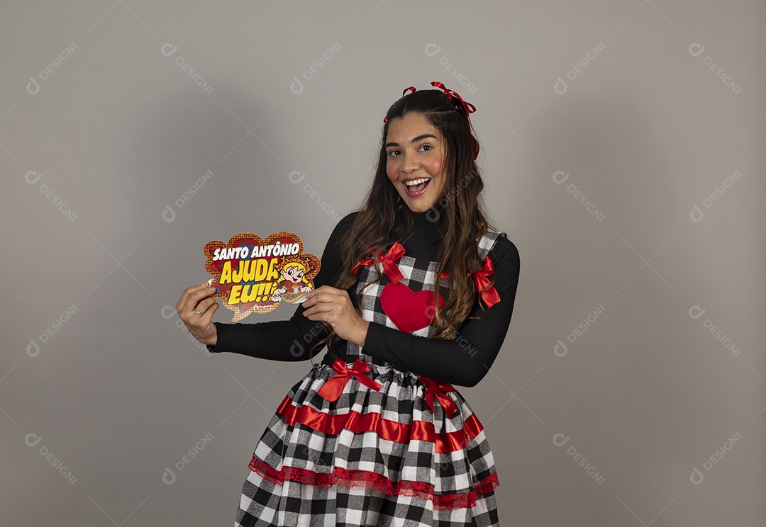 Linda mulher jovem garota celebrando festa juninas usando roupas típica de São João