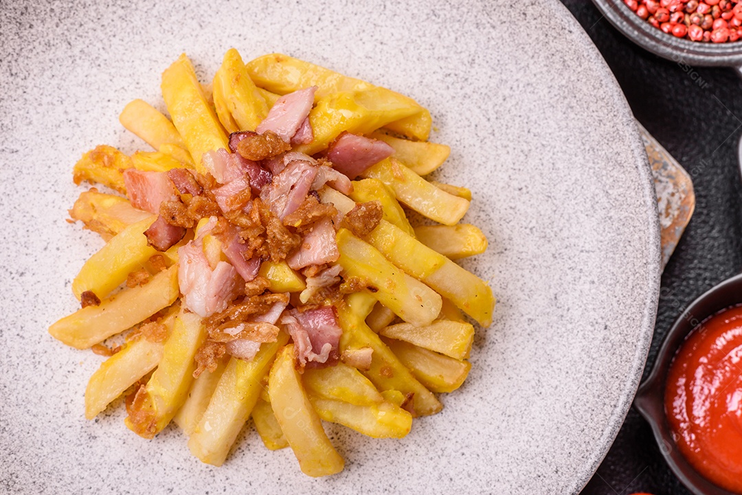 Salada fresca em uma mesa concreto