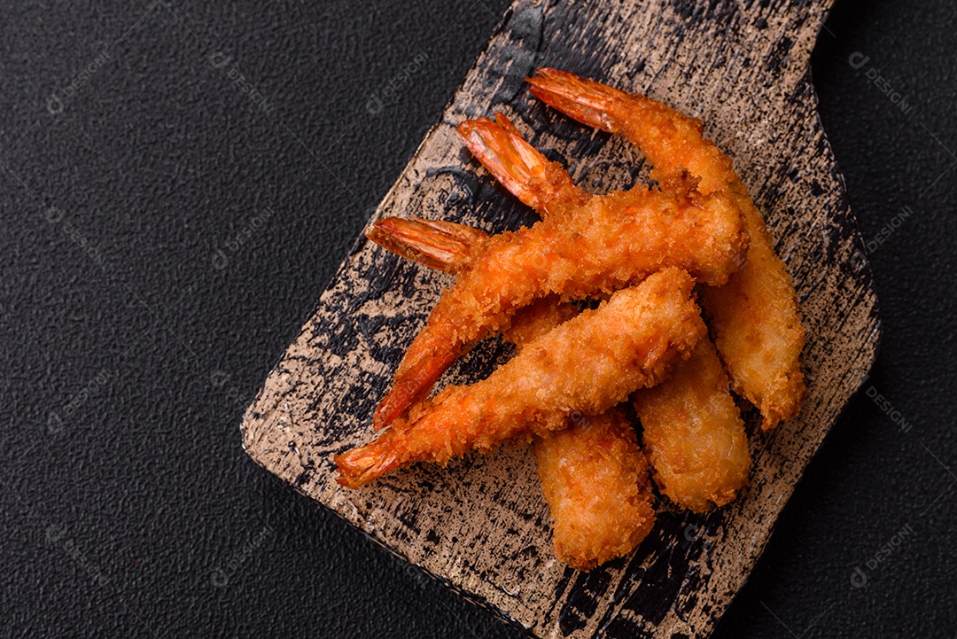 Camarão empanado saboroso mesa concreto