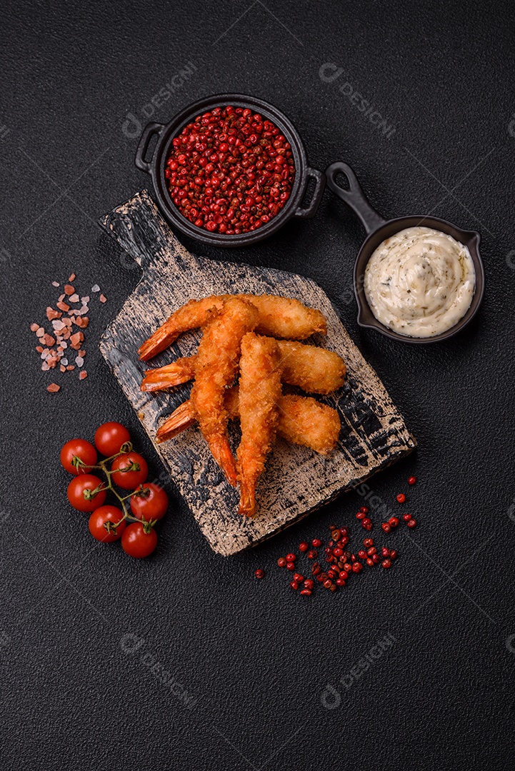 Camarão empanado saboroso mesa concreto