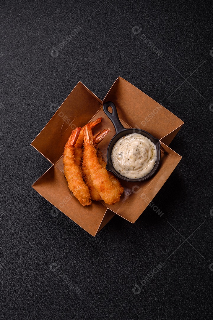 Camarão empanado saboroso mesa concreto