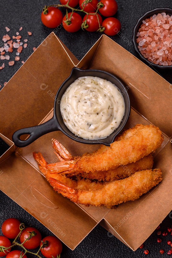 Camarão empanado saboroso mesa concreto