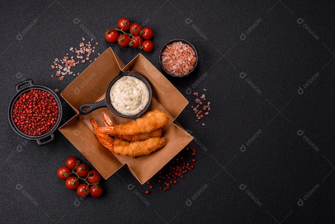 Camarão empanado saboroso mesa concreto