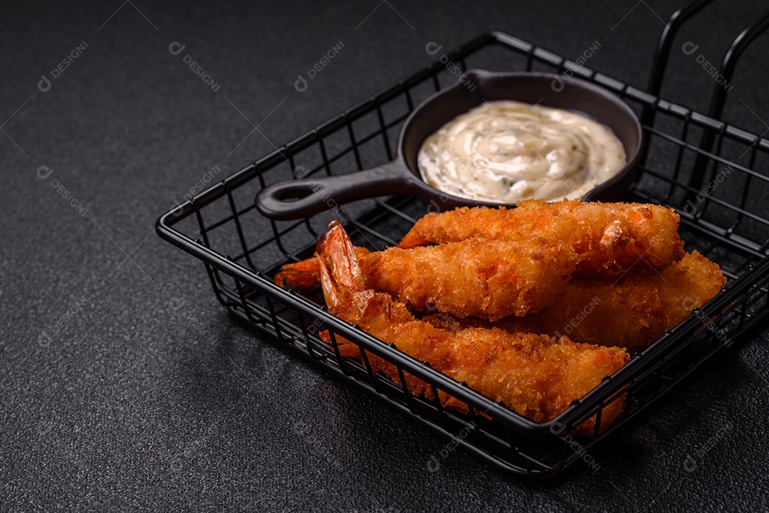 Camarão empanado saboroso mesa concreto