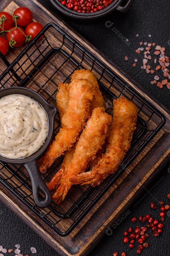 Camarão empanado saboroso mesa concreto