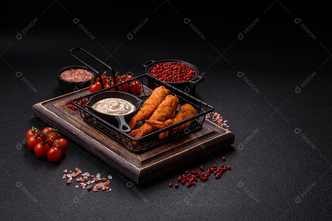 Camarão empanado saboroso mesa concreto