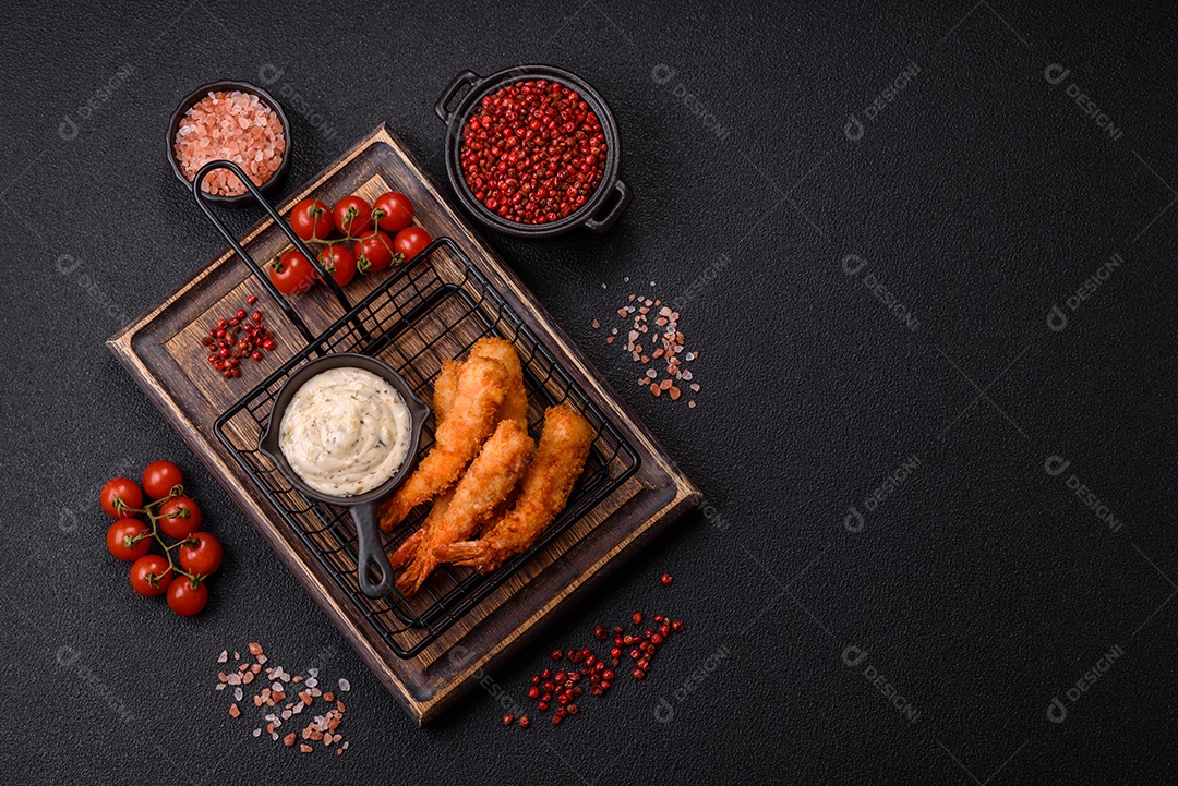 Camarão empanado saboroso mesa concreto