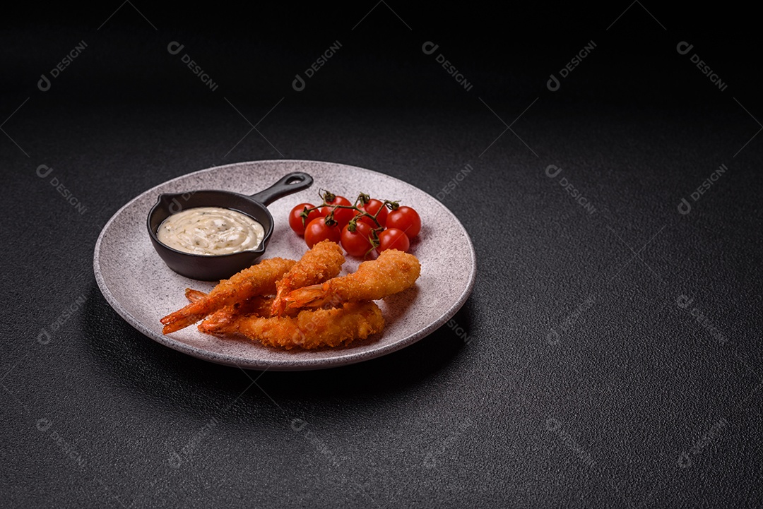 Camarão empanado saboroso mesa concreto