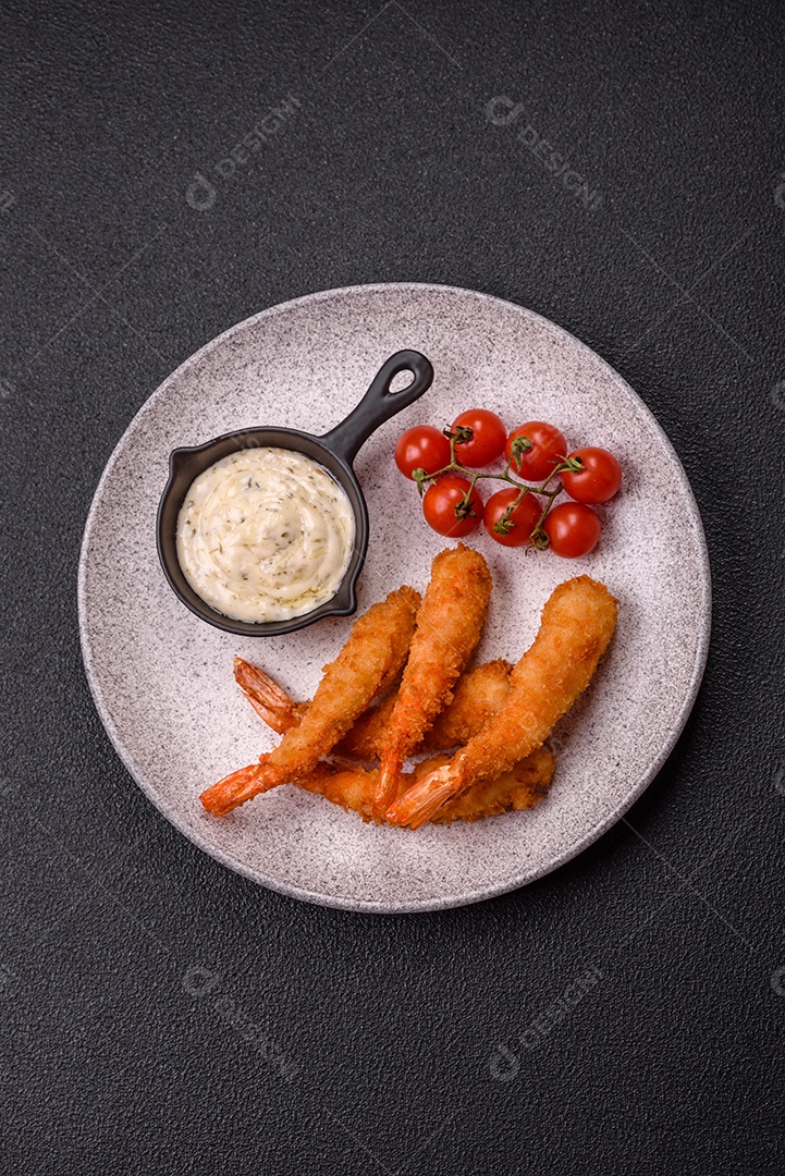 Camarão empanado saboroso mesa concreto